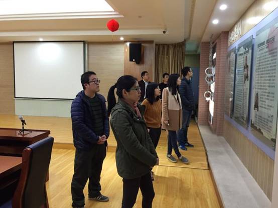 两节前，驻区住建局纪检组组织派驻单位党员干部到区廉政教育基地进行警示教育2